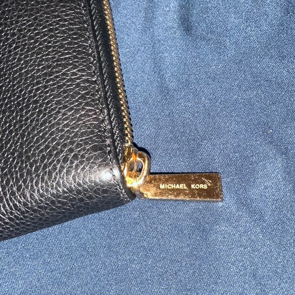 Michael Kors Black Leather Long Wallet. - Picture 8 of 8